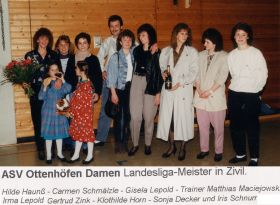 1990 Damen Landesligameister in Zivil.jpg