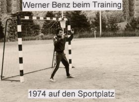 1974 Training Sportplatz.jpg